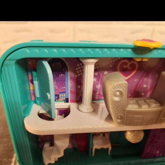 Polly Pocket 'Dance Par-Taay' Case Playset with Vintage Polly - Picture 15 of 16